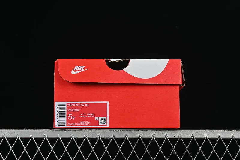 All categories Nk SB Dunk series Nk SB Dunk Low low-top sneakers Nike SB Dunk Low black and pink low-top casual sneakers CW1590-100